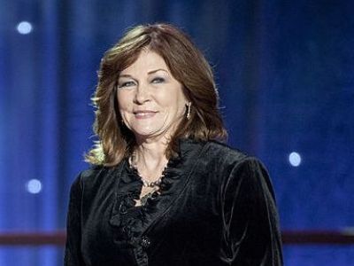 Dorothy Shelton is wearing a black dress.